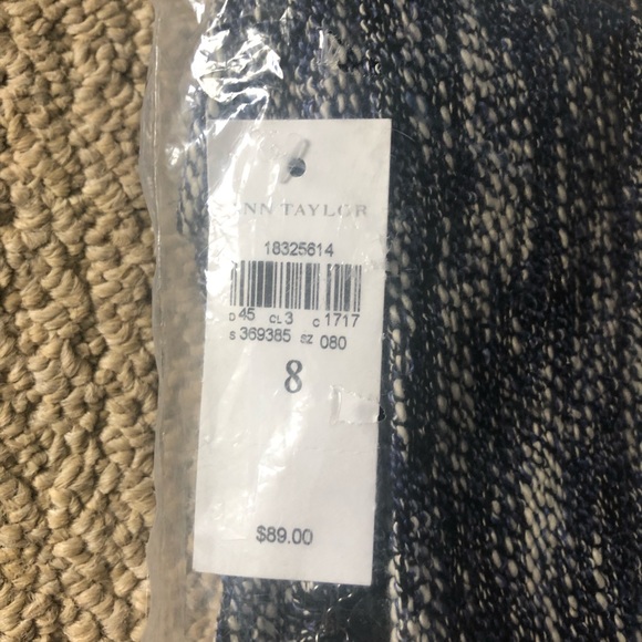 Blue and White Ann Taylor skirt. Size 8 Slim Fit - Picture 2 of 4